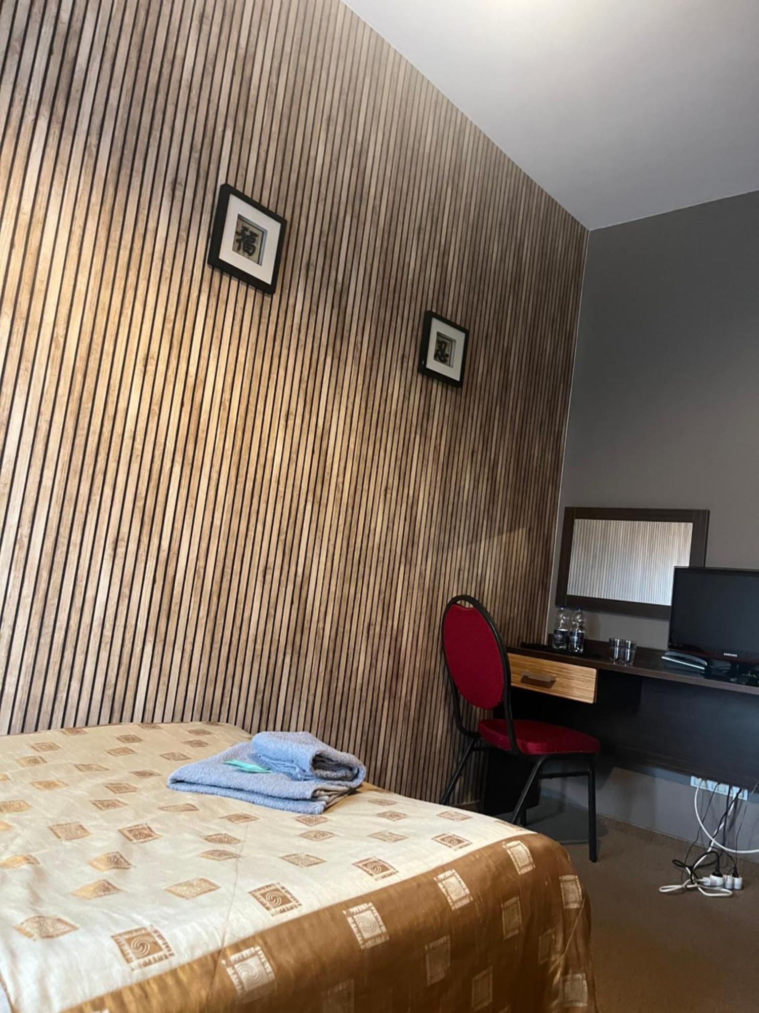 Hotel Chrobry Łęczyca エクステリア 写真
