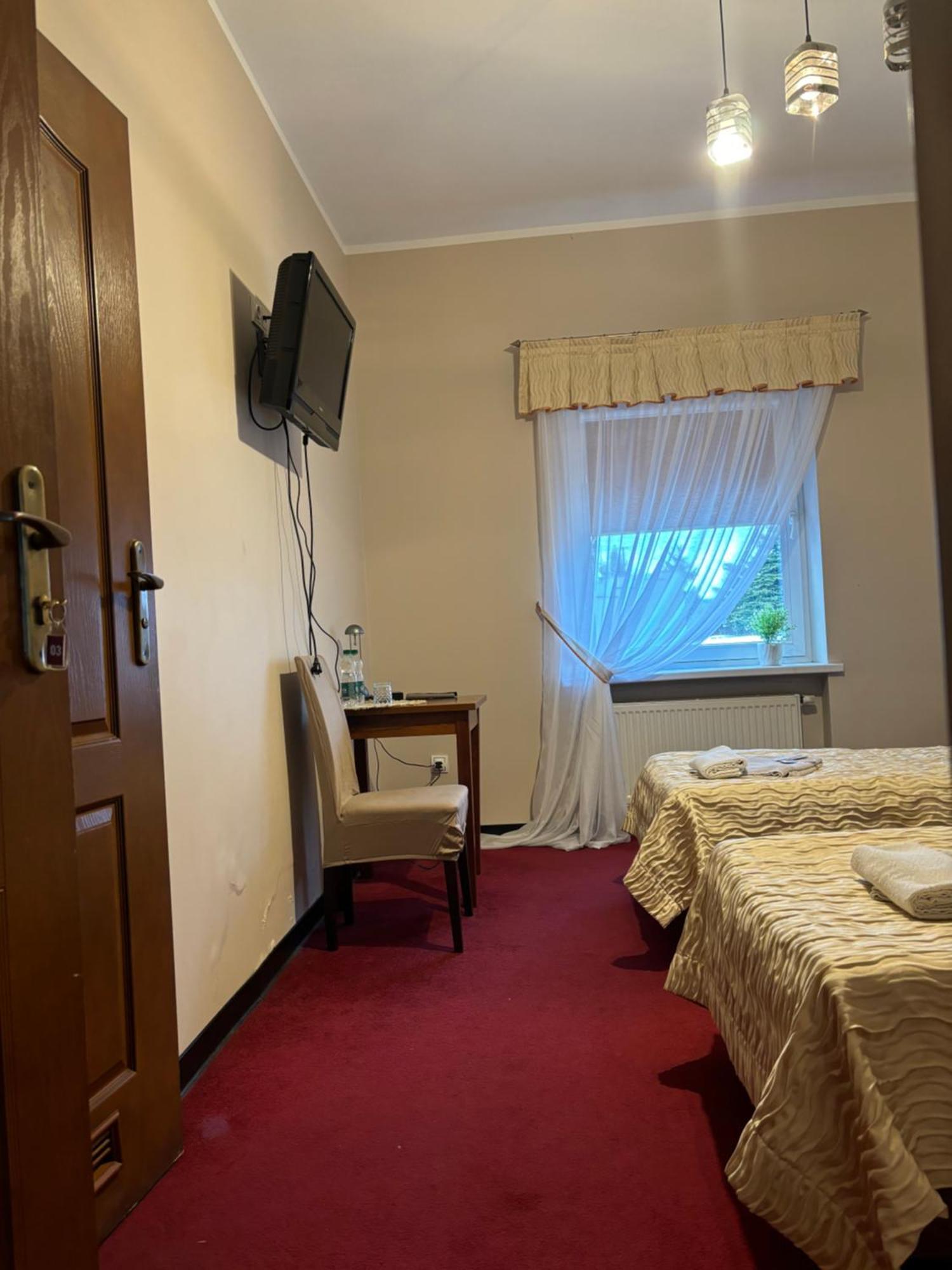 Hotel Chrobry Łęczyca エクステリア 写真