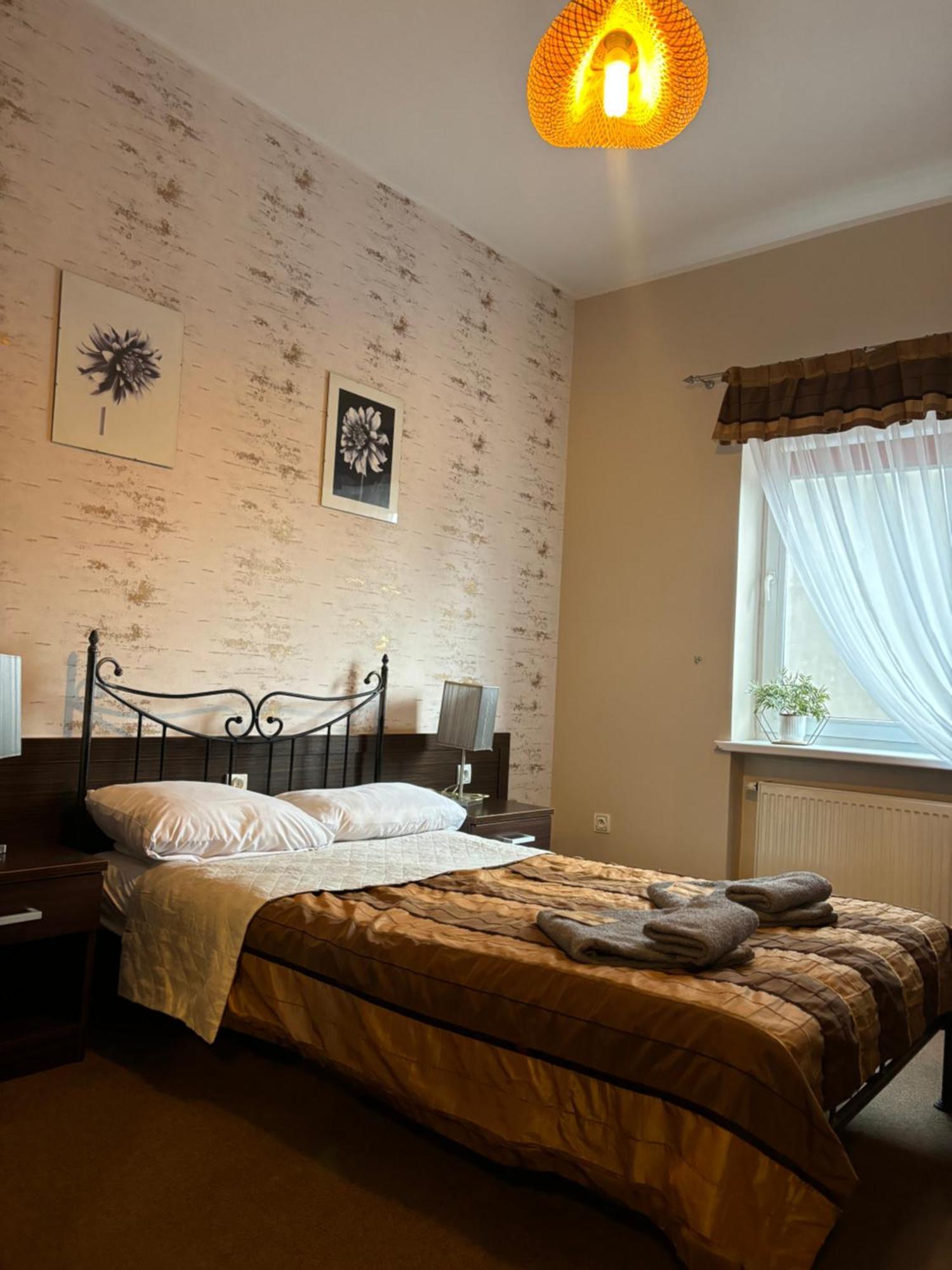 Hotel Chrobry Łęczyca エクステリア 写真